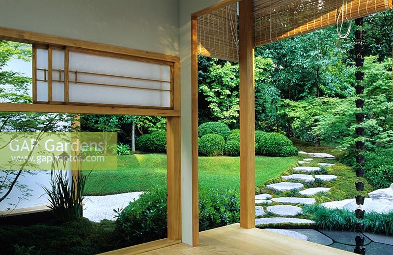 Chelseea FS 2004. Japanese inspiret Garden. Tea House interior.