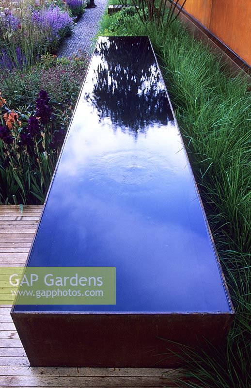 Contemporary water feature at Chelsea FS 2006. Garden sponsored by The Daily Telegraph
