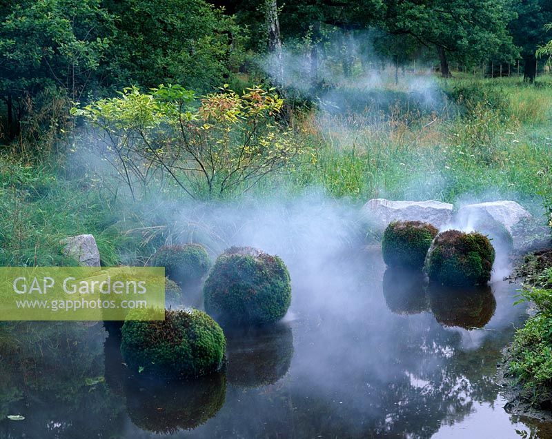 Puffing mosses by Thomas Nordstrom and Annika Oskarsson in a garden