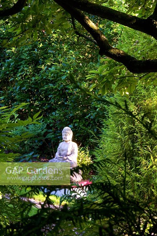 Chinese influenced garden with Buddha - Wiltshire