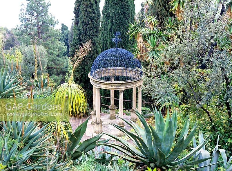 Mediterranean garden with open pavillion