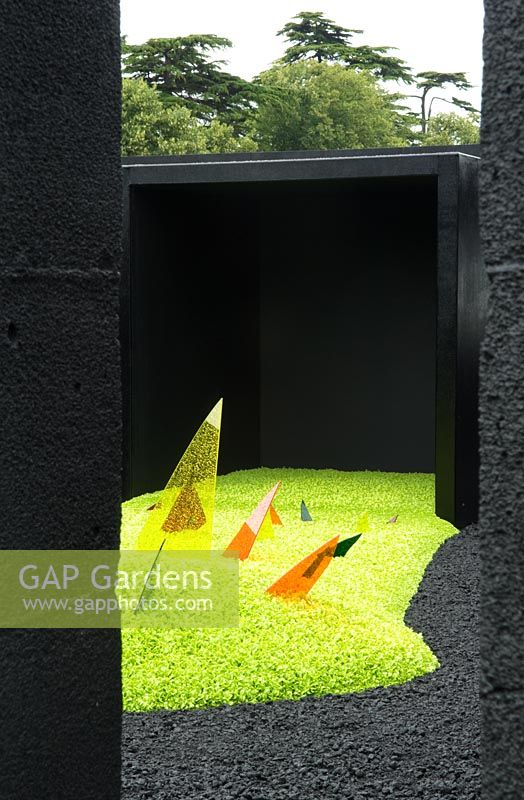 Gold medal Best Conceptual Garden Ecstasy in a Very Black Box represents feelings of constriction and release experienced by suffers of bipolar disorder. Design - Tony Smith - RHS Hampton Court Palace Flower Show