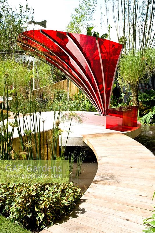 Modern water garden - Garden - The Lloyd's TSB Garden, Design - Trevor Tooth, Sponsor - Lloyds TSB - RHS Chelsea Flower Show 2008
