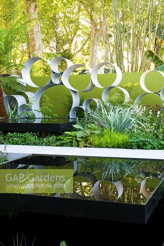 The Cancer Research Garden - RHS Chelsea Flower Show 2008