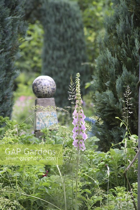 Ornament in the Life-gardens of Groot Hontschoten, western gardens in accordance with the Zen principle.