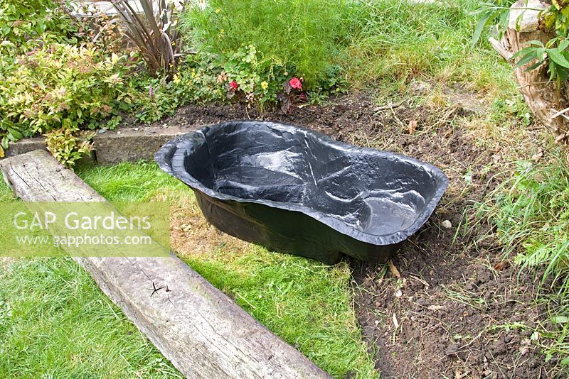 Garden pond project - step by step - plastic mould