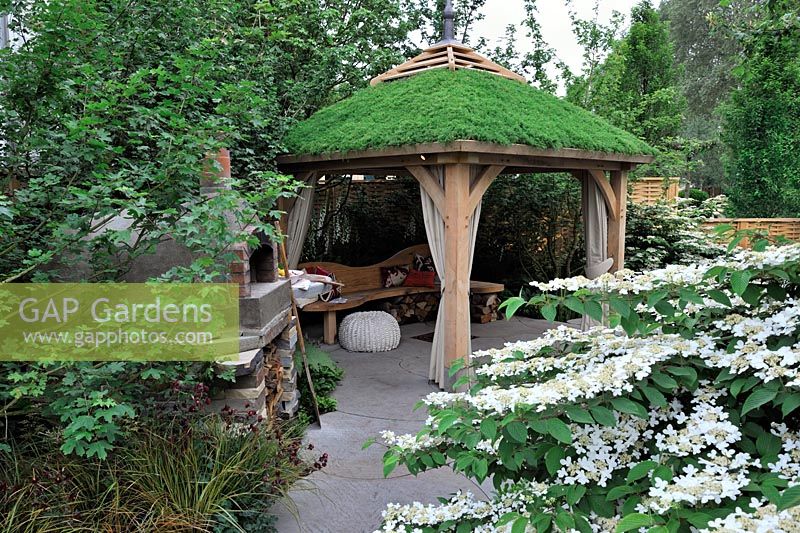 Timber gazebo with living roof - Trailfinders Australian Garden, Gold medal winner, RHS Chelsea Flower Show 2010 