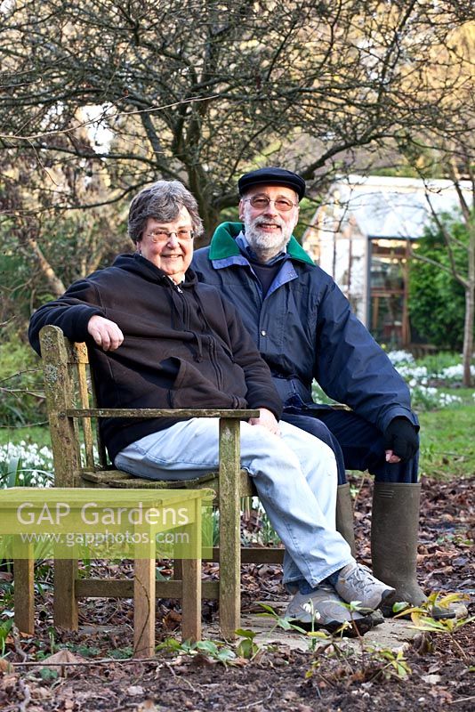 Nick und Jane Baker in their garden at Pembury House