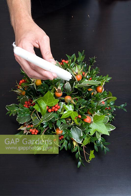 Making Christmas table centre
