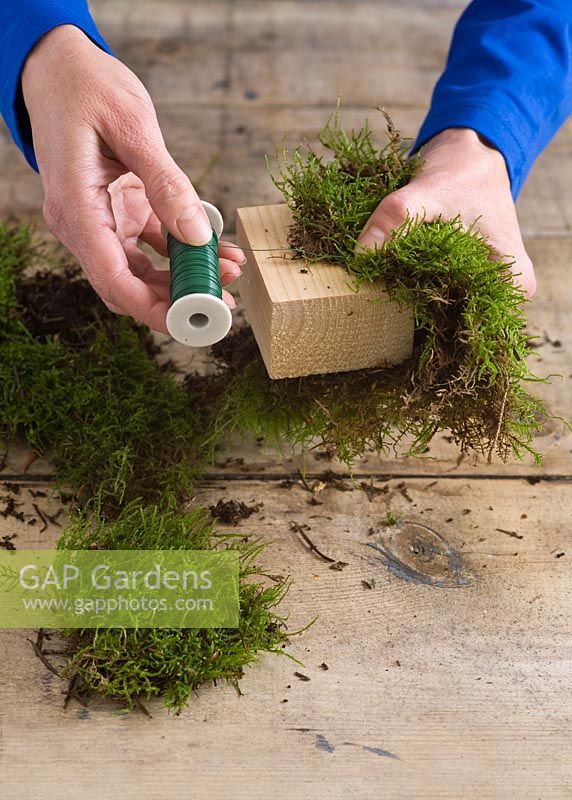 Step-by-step - wrapping wooden block in moss - creating moss parcel decoration