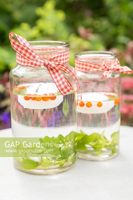 Step by Step - Making lanterns from glass jars and floating candles - finished project