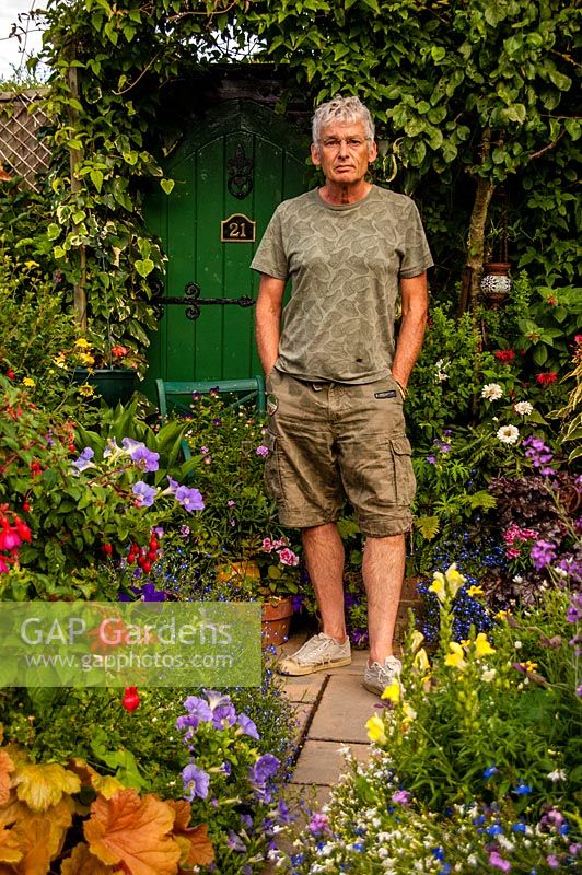 Geoff Stonebanks owner and designer of Driftwood gardens