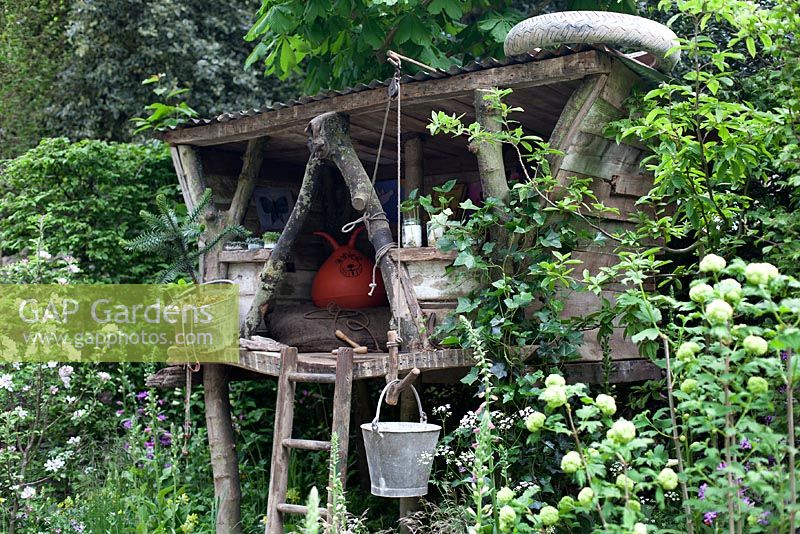 Garden of Magical Childhood - tree house 