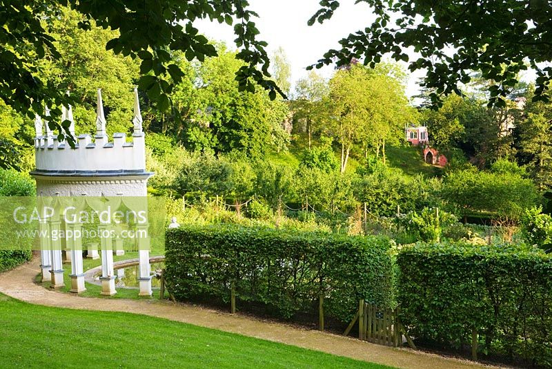 The exedra. Painswick Rococo Garden, Gloucestershire 