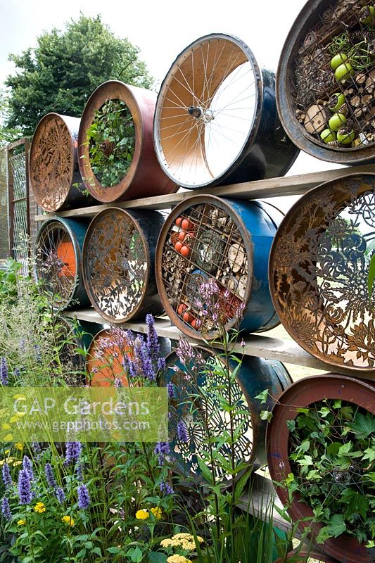 Metal A Space to Connect and Grow  Detail of boundary fence with creative use of recycled materials including drying machine drums Designer: Jeni Cairns and Sophie Antonelli Sponsor: Metal Gold award best summer garden