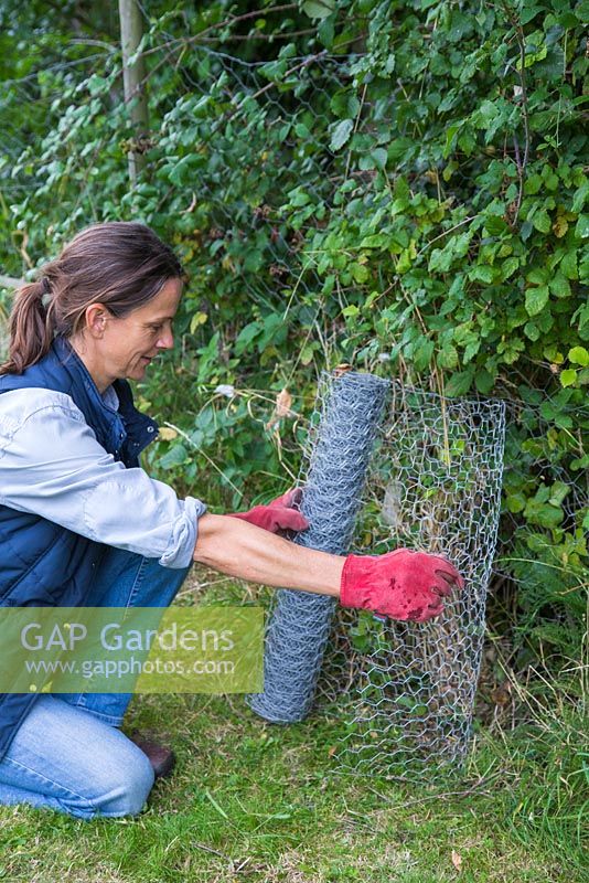Fencing off a Rabbit hole - Measuring up length of chicken wire needed to cover hole
