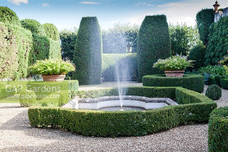 The rose garden with pool and fountain. Hedges of box and columns of Yew. Villa Capponi, Florence, Tuscany, Italy. September. Started at the end of the C16th for Ginodi Capponi. Purchased by 1882 to Lady Elizabeth Scott, grandmother to the late Queen Mother 