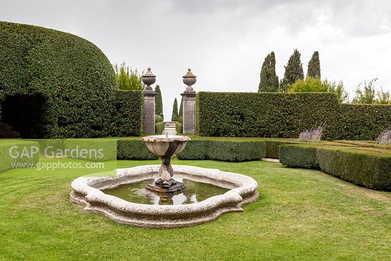 View from the Fountain Garden through the Lemon Garden. Hedges of box. Villa La Foce, near Chianciano Terme, Siena, Tuscany, Italy. October. 