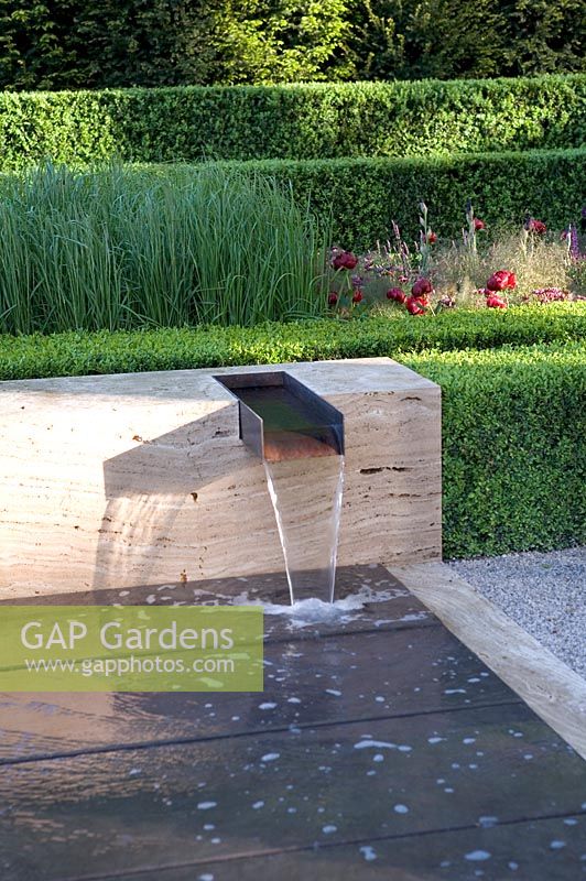 Contemporary water feature, box hedging. The Laurent-Perrier Garden. Design: Luciano Giubbilei, Gold Medal winner, Chelsea 2009
