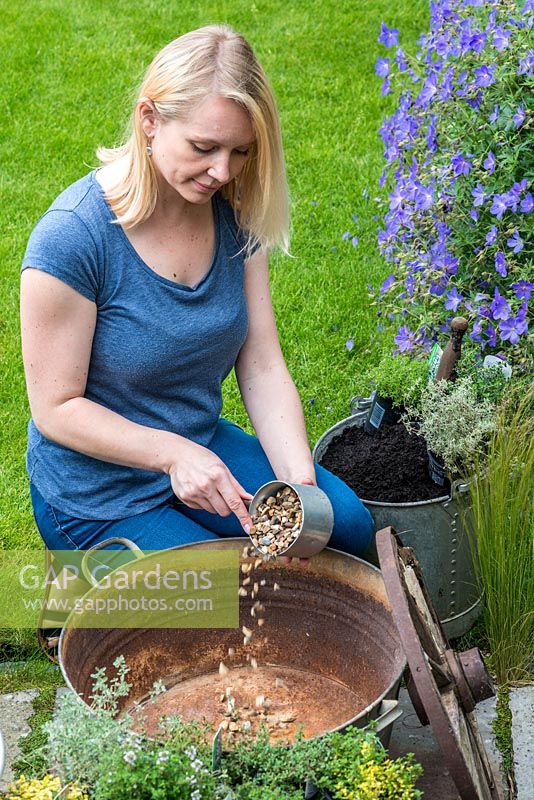 Step 1. Having drilled holes in the base of the tub, cover with a layer of gravel to aid drainage. Planting a thyme wheel in a container step by step. 