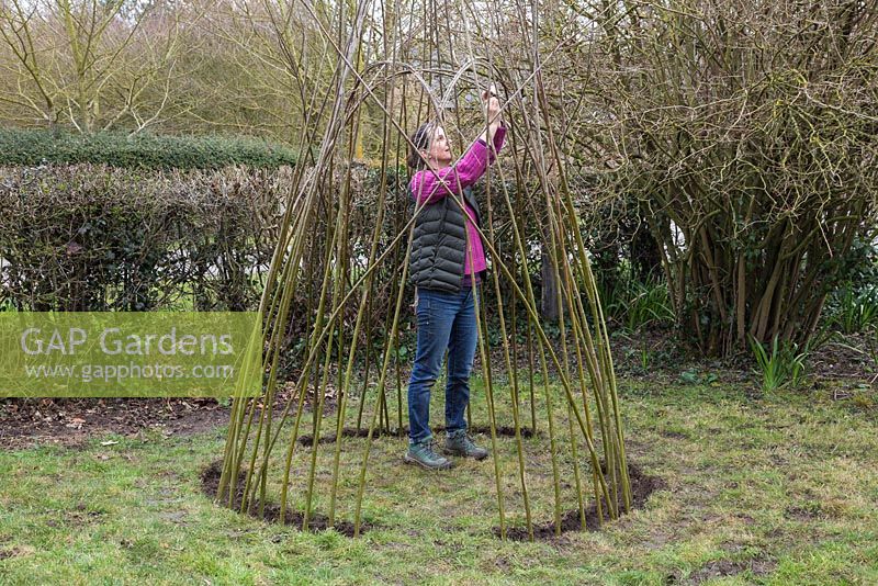 Bend the Willow sticks over one another and tie together with twine to form the Teepee