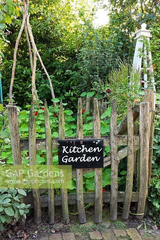 Entrance to the kitchen garden. Design: Alie Stoffers