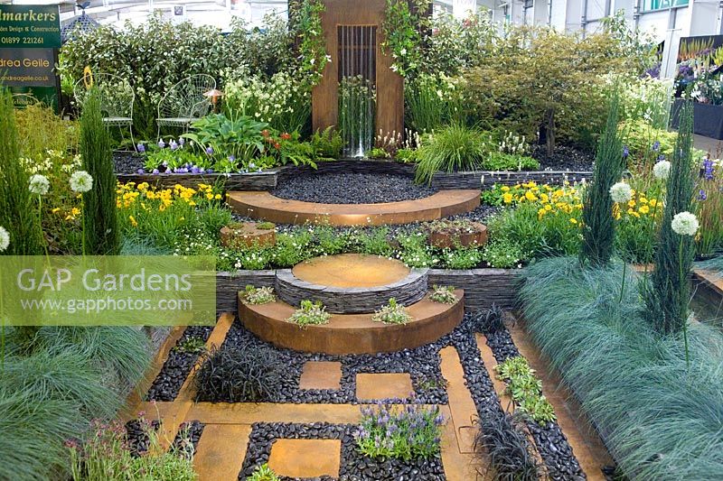 Contemporary garden Hosta Vista Design by Binny Plants Landmarkers Andrea Geile Gold Medal Gardening Scotland 2007