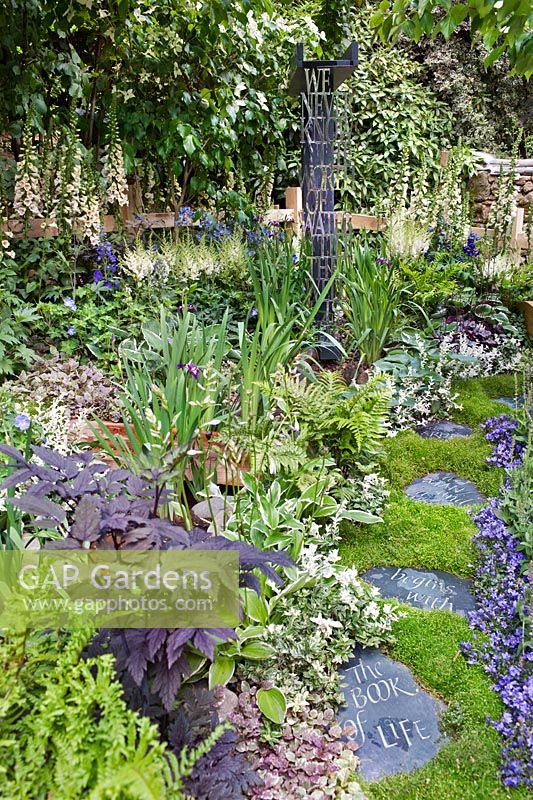 A Literary Garden at RHS Chelsea Flower Show 2011 by Martin Cook & Bonnie Davies