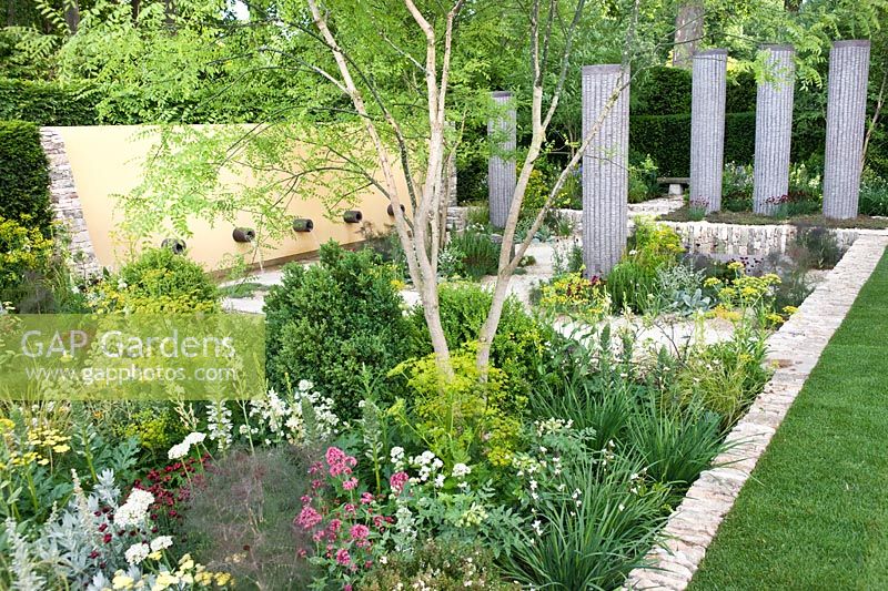 The 'Best in Show' Daily Telegraph Garden by Cleve West at the RHS Chelsea Flower Show 2011