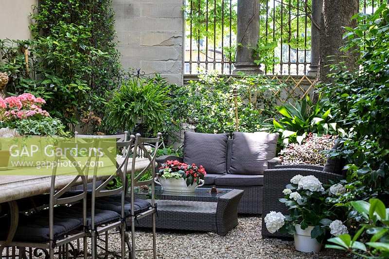 Palazzo Malenchini, Florence, Italy, chic courtyard garden with dining furniture