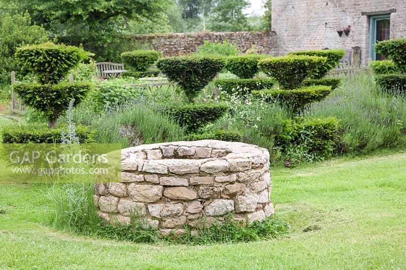 Reconstructed Medieval Garden The Prebendal Manor 