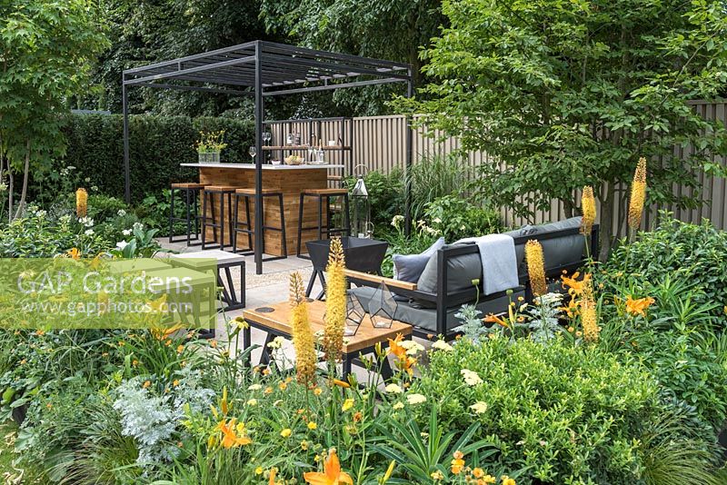 The Landform Garden Bar, Sponsored by Landform Consultants London Stone, RHS Hampton Court Flower Show, 2018.  