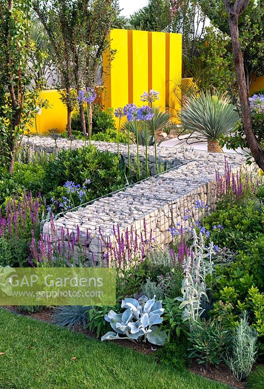 Santa Rita 'Living La Vida 120' Garden, Sponsored by Santa Rita Wines, RHS Hampton Court Flower Show, 2018.