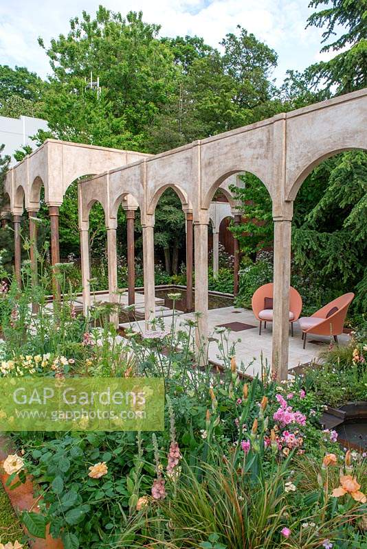 The Wedgwood Garden with Verbasum 'Helen Johnson', Rosa 'Bonica' and Daucus carota 'Dara', RHS Chelsea Flower Show 2019