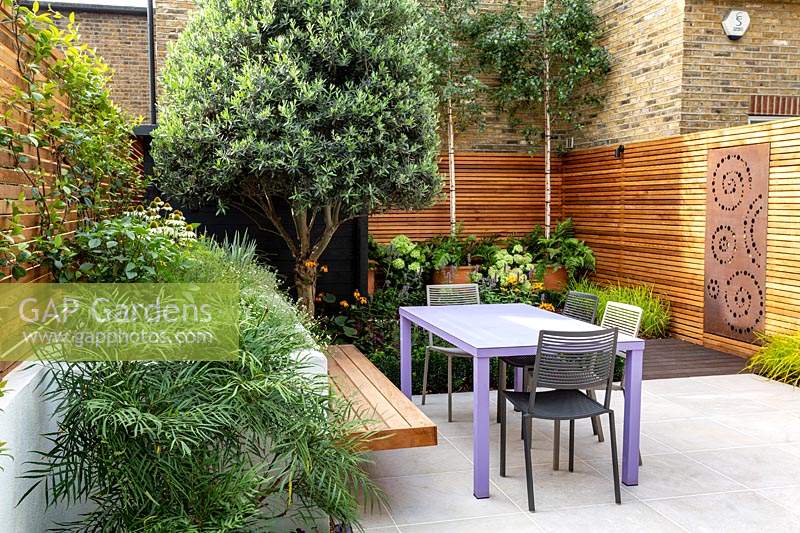 Small contemporary London garden with raised bed and bespoke garden seating 