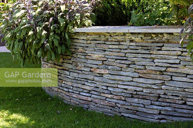 Granite wall with coping