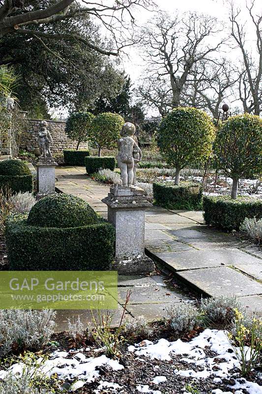 Statues and topiary in the parterre garden 