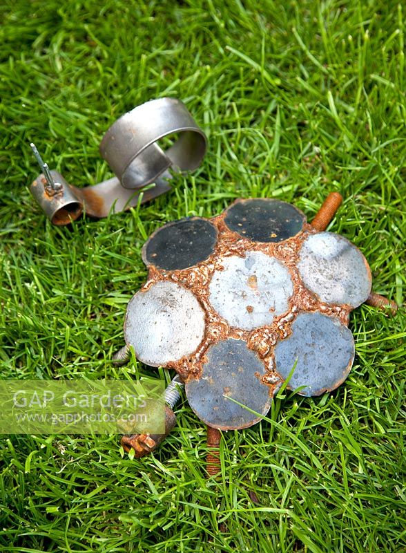 Welded metal animal ornaments - tortoise and snail