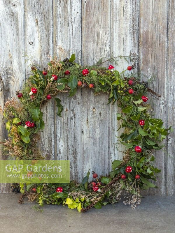 Completed Christmas wreath with porcelain toadstools and garden foliage
