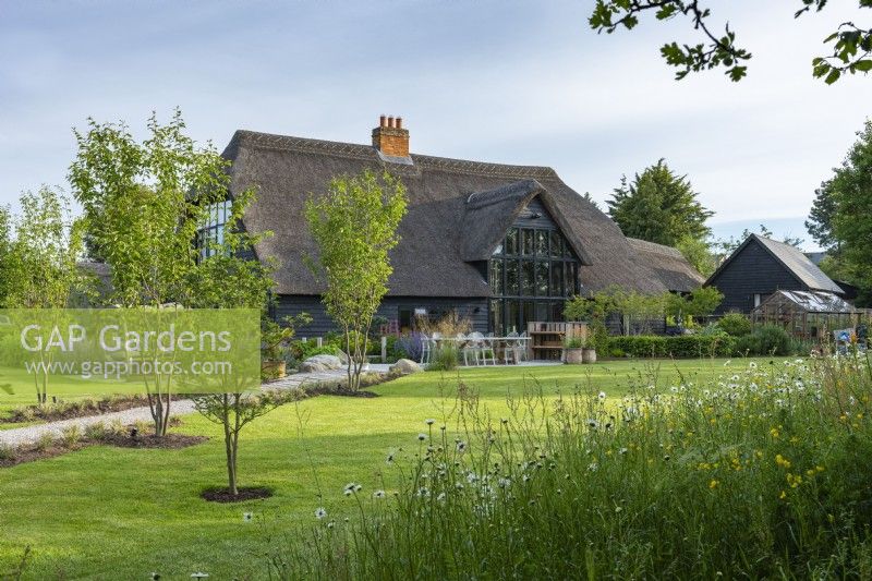 A seventeenth century barn rebuilt in 1987, surrounded by a contemporary garden designed in 2018.