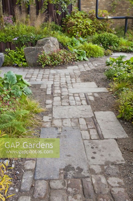 Cobble path leading through perennial and grasst planting. Design: Harris Bugg Studio