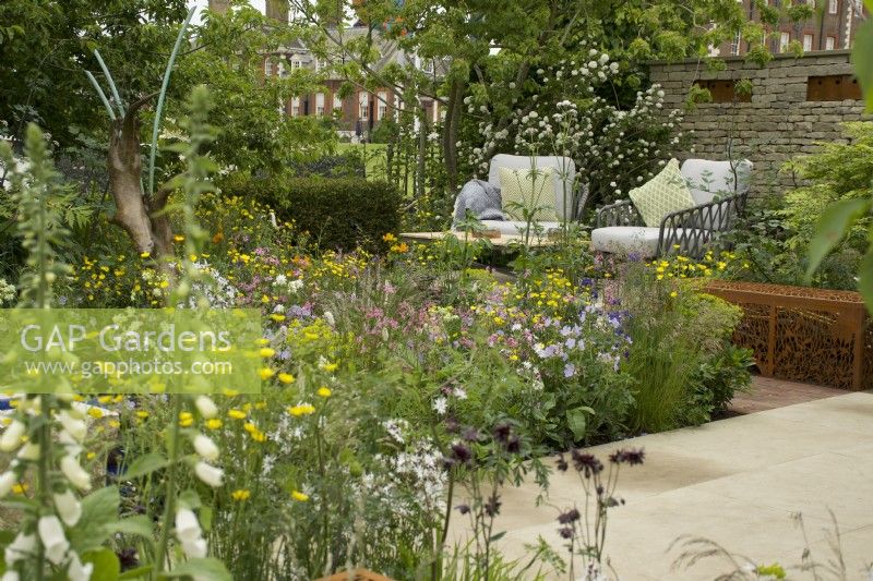 RHS Chelsea Flower Show 2023 - Flower bed and seating - The RSPCA Garden designed by Martyn Wilson Silver-Gilt