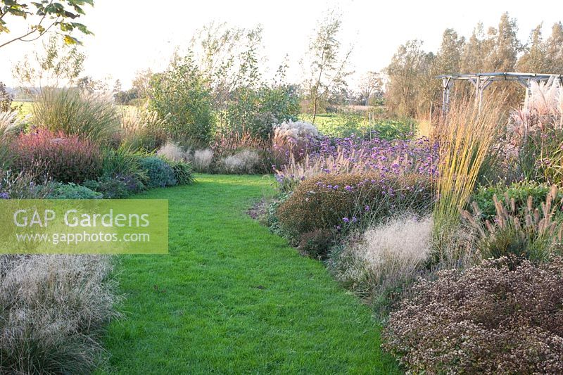 Bed with perennials and grasses 