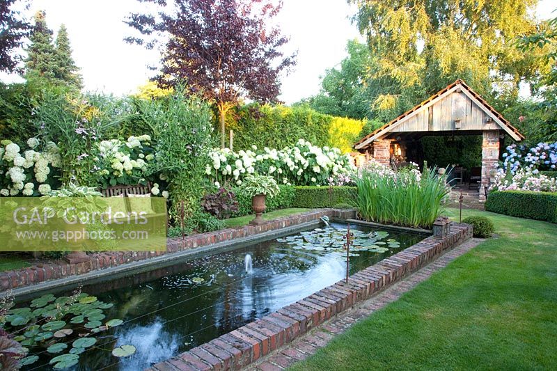 Garden with water basin, Hydrangea arborescens Annabelle 