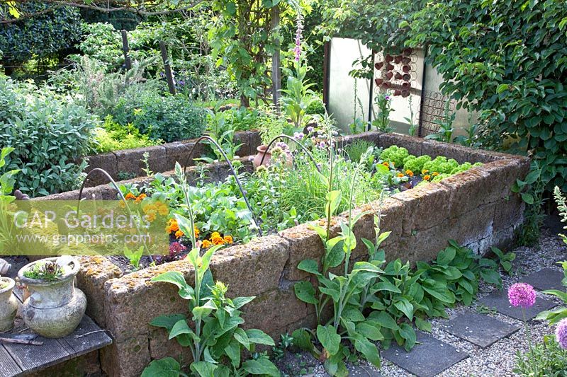 Raised bed made of tuff stone 