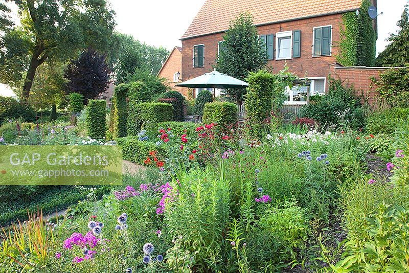 A garden paradise on the Lower Rhine 