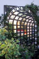 Trompe l'oeil mirror behind trellis - Hampton Court FS 