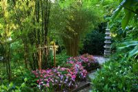 Chinese influenced garden - Phyllostachys nigra, Pagoda, impatiens and zig-zag paths to deter demons - Wiltshire