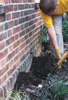 Planting Jasmine Step by Step. Step 1. Dig a planting hole and incorporate plenty of well-rotted organic matter into the base of the hole, so that it can hold plenty of moisture close to the plants roots.