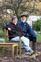 Nick und Jane Baker in their garden at Pembury House